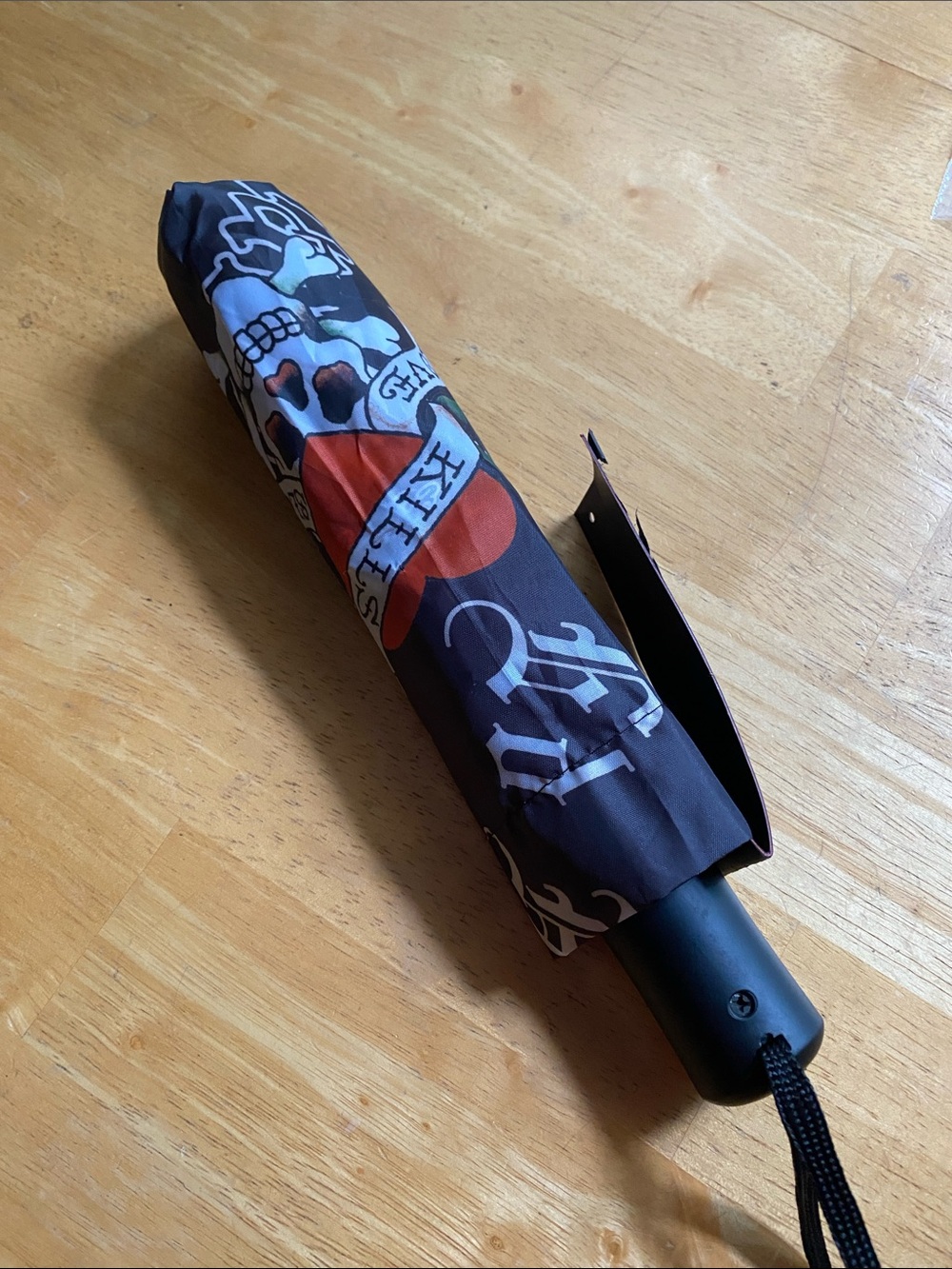 Ed Hardy umbrella with skulls & hearts design y2k (NWT)